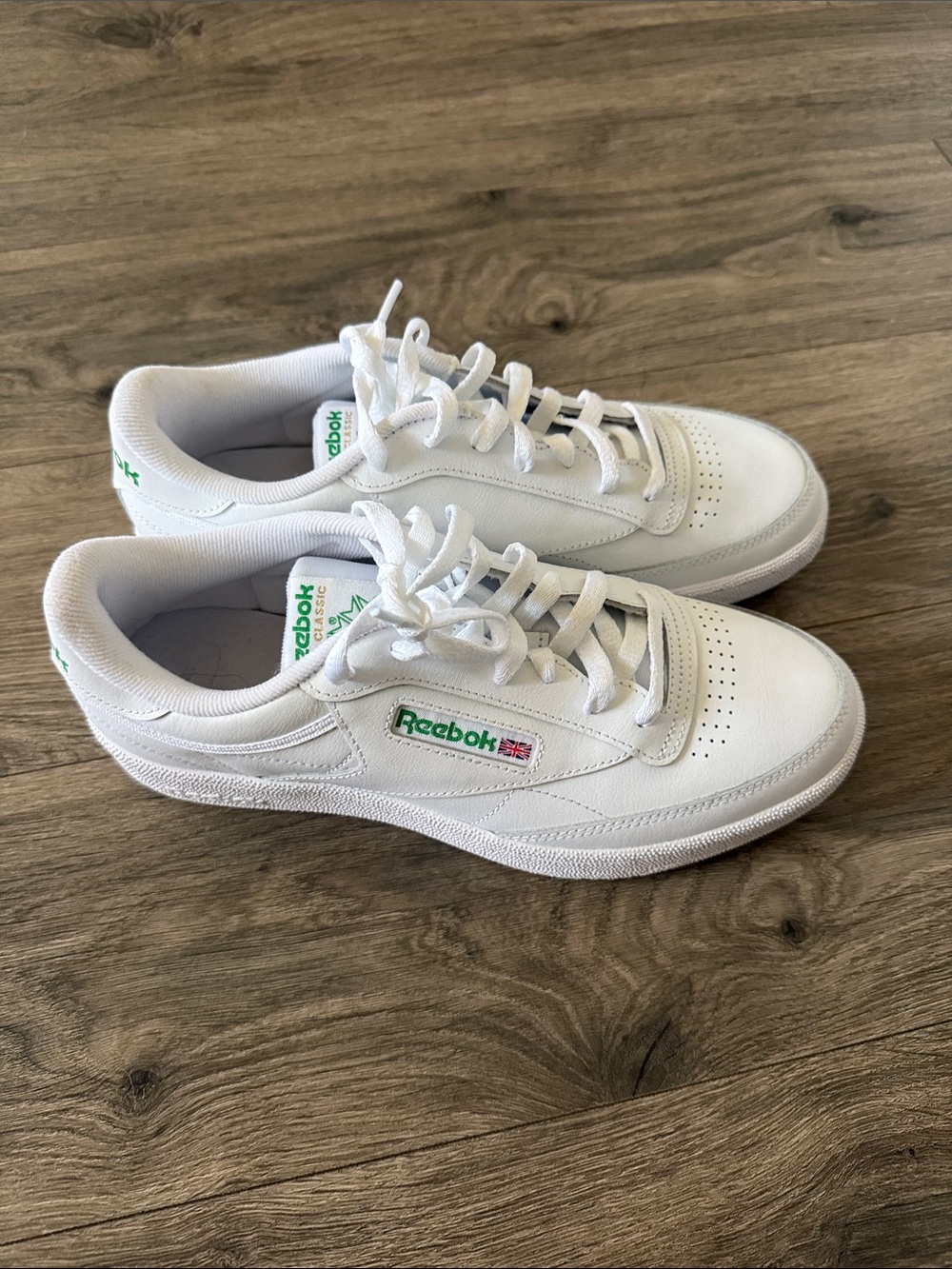 Reebok Men’s White Sneakers with Green Logo